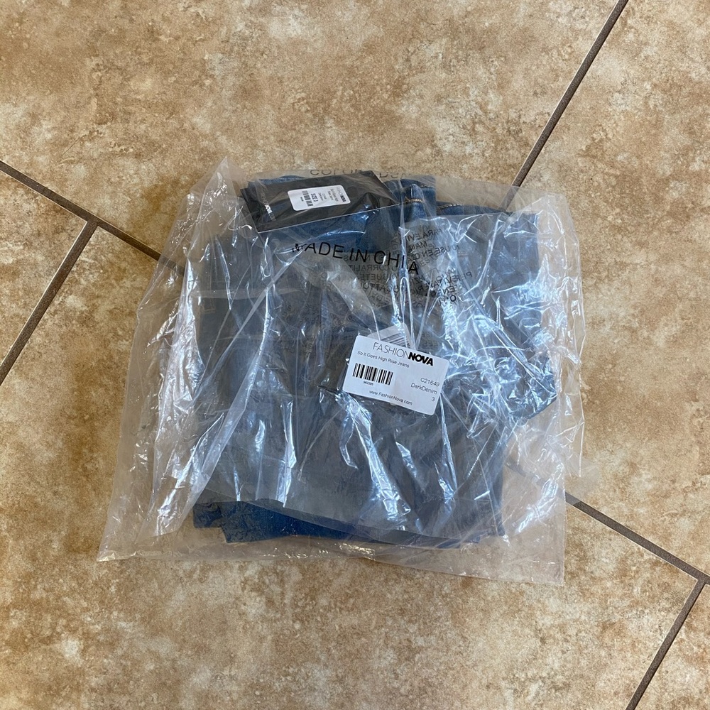 Fashion Nova High Rise Jeans NWT - Picture 4 of 4